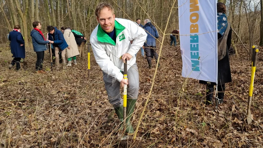 Foto van Geert Verbruggen tijdens de verplantdag van meer bomen
